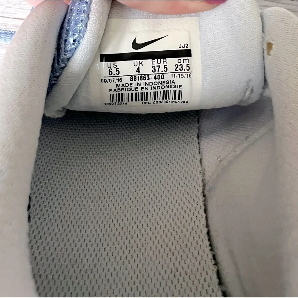 NIKE flex bijoux aluminum sneakers size 6.5 EUC